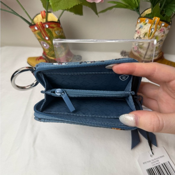 NWT Vera Bradley Cat’s Meow RFID Petite zip-around wallet - Picture 5 of 5